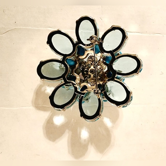NWOT Blue and clear plastic bead stones Aurora borealis brooch - Picture 7 of 8